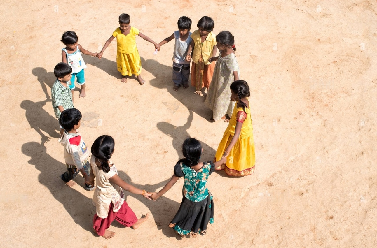 indian-village-children-in-a-circle-holding-hands-playing-games-andhra-D2B64C-transformed